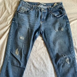 I'm selling this pair of jeans